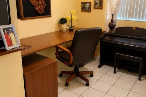 Casa en venta en Miami, Florida, 4 dormitorios, 111.76 m2 № 2243066 - foto 8