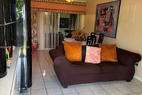 Casa en venta en Miami, Florida, 4 dormitorios, 111.76 m2 № 2243066 - foto 7