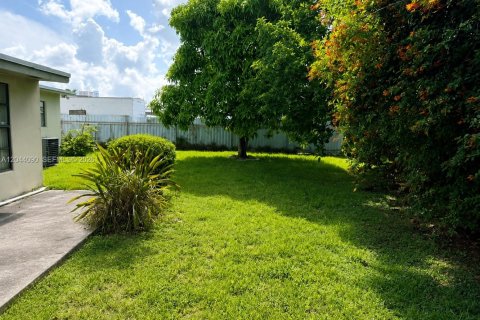Casa en venta en Miami, Florida, 4 dormitorios, 111.76 m2 № 2243066 - foto 3