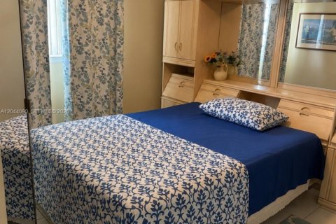 Casa en venta en Miami, Florida, 4 dormitorios, 111.76 m2 № 2243066 - foto 10