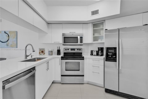 Купить кондоминиум в Майами, Флорида 2 спальни, 97.36м2, № 1959478 - фото 10