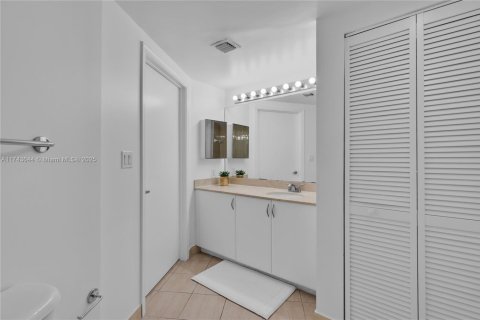 Купить кондоминиум в Майами, Флорида 2 спальни, 97.36м2, № 1959478 - фото 23