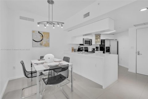 Купить кондоминиум в Майами, Флорида 2 спальни, 97.36м2, № 1959478 - фото 17