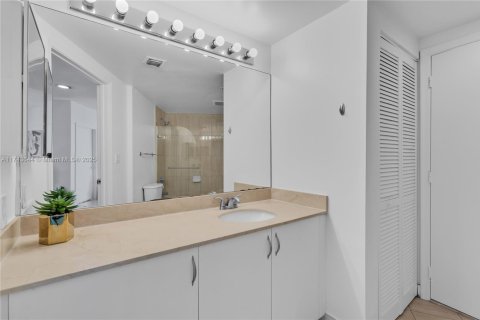 Купить кондоминиум в Майами, Флорида 2 спальни, 97.36м2, № 1959478 - фото 24