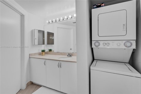 Купить кондоминиум в Майами, Флорида 2 спальни, 97.36м2, № 1959478 - фото 9