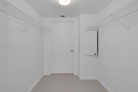 Купить кондоминиум в Майами, Флорида 2 спальни, 97.36м2, № 1959478 - фото 29