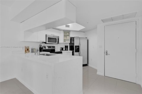 Купить кондоминиум в Майами, Флорида 2 спальни, 97.36м2, № 1959478 - фото 14