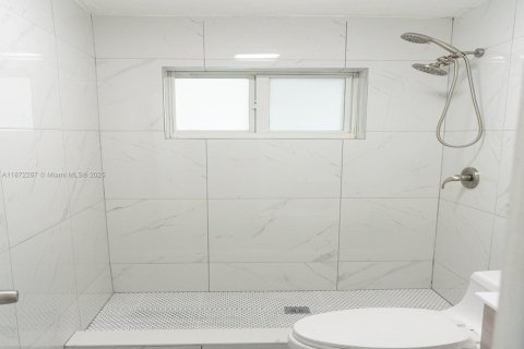 Снять в аренду квартиру в Форт-Лодердейл, Флорида 2 спальни, 181.9м2, № 1920466 - фото 5