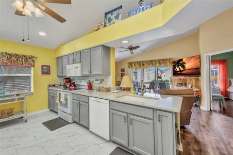 House in Punta Gorda, Florida 2 bedrooms, 128.76 sq.m. № 1655858 - photo 9