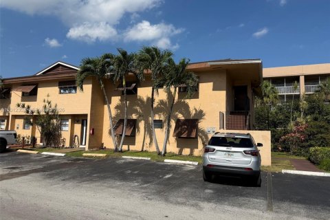 Condominio en Hialeah, Florida, 3 dormitorios  № 2074699