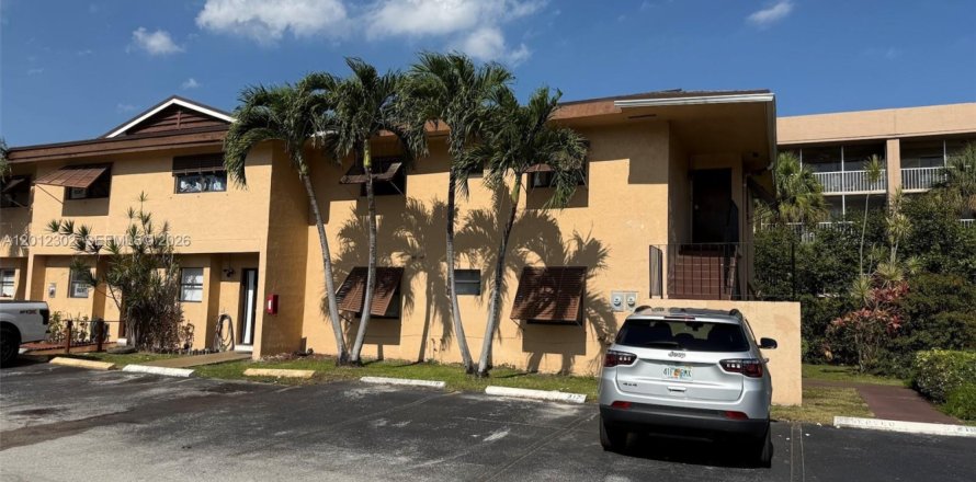 Condominio en Hialeah, Florida, 3 dormitorios  № 2074699