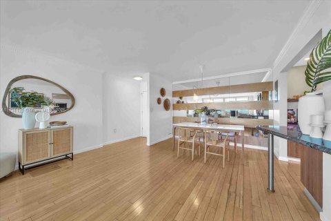 Condo in Miami Beach, Florida, 2 bedrooms  № 1763280 - photo 5