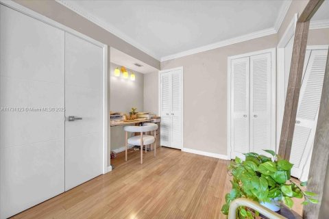 Condo in Miami Beach, Florida, 2 bedrooms  № 1763280 - photo 21
