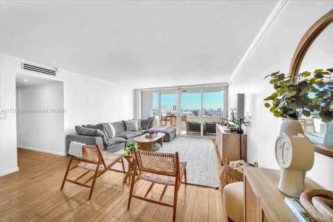 Condo in Miami Beach, Florida, 2 bedrooms  № 1763280 - photo 16