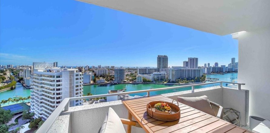 Condo in Miami Beach, Florida, 2 bedrooms  № 1763280