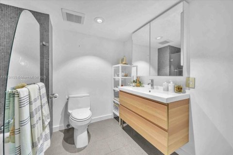 Condo in Miami Beach, Florida, 2 bedrooms  № 1763280 - photo 9