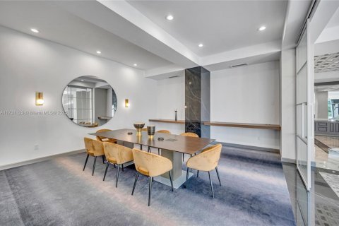 Condo in Miami Beach, Florida, 2 bedrooms  № 1763280 - photo 27