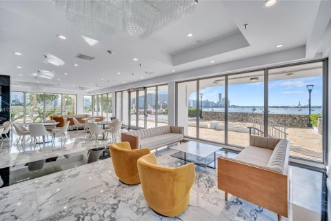 Condo in Miami Beach, Florida, 2 bedrooms  № 1763280 - photo 25