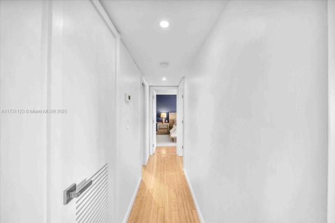 Condo in Miami Beach, Florida, 2 bedrooms  № 1763280 - photo 20
