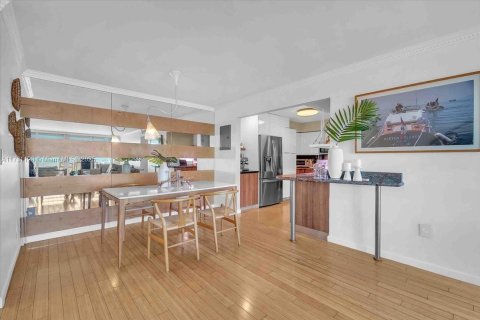 Condo in Miami Beach, Florida, 2 bedrooms  № 1763280 - photo 4