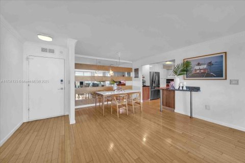 Condo in Miami Beach, Florida, 2 bedrooms  № 1763280 - photo 12
