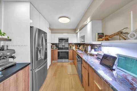 Condo in Miami Beach, Florida, 2 bedrooms  № 1763280 - photo 6