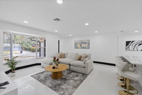 Casa en venta en Saint Petersburg, Florida, 4 dormitorios, 171.5 m2 № 2116849 - foto 13