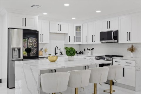 Casa en venta en Saint Petersburg, Florida, 4 dormitorios, 171.5 m2 № 2116849 - foto 6