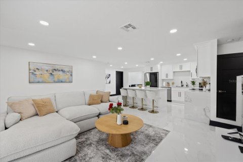 Casa en venta en Saint Petersburg, Florida, 4 dormitorios, 171.5 m2 № 2116849 - foto 12