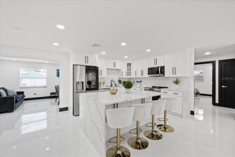 Casa en venta en Saint Petersburg, Florida, 4 dormitorios, 171.5 m2 № 2116849 - foto 9