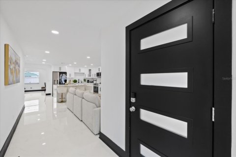Casa en venta en Saint Petersburg, Florida, 4 dormitorios, 171.5 m2 № 2116849 - foto 4
