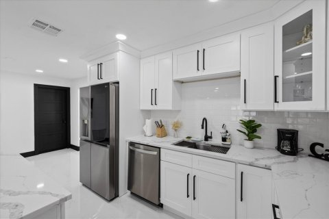 Casa en venta en Saint Petersburg, Florida, 4 dormitorios, 171.5 m2 № 2116849 - foto 10