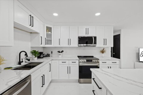 Casa en venta en Saint Petersburg, Florida, 4 dormitorios, 171.5 m2 № 2116849 - foto 11