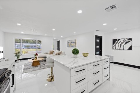 Casa en venta en Saint Petersburg, Florida, 4 dormitorios, 171.5 m2 № 2116849 - foto 7