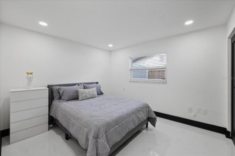 Casa en venta en Saint Petersburg, Florida, 4 dormitorios, 171.5 m2 № 2116849 - foto 25