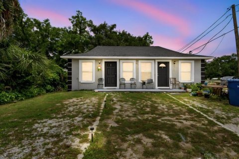 Commercial property in Tampa, Florida 7 bedrooms, 150.5 sq.m. № 2113707