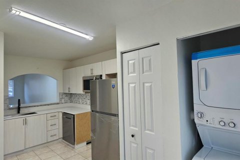 Condo in West Palm Beach, Florida, 2 bedrooms № 2188217 - photo 16