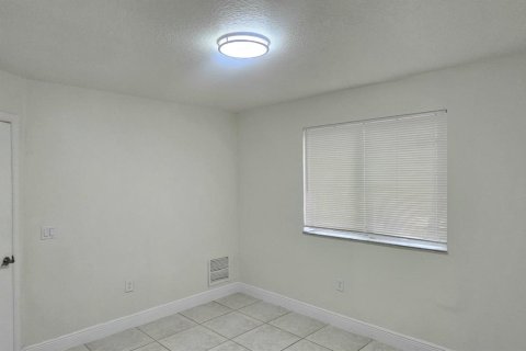Condo in West Palm Beach, Florida, 2 bedrooms № 2188217 - photo 23