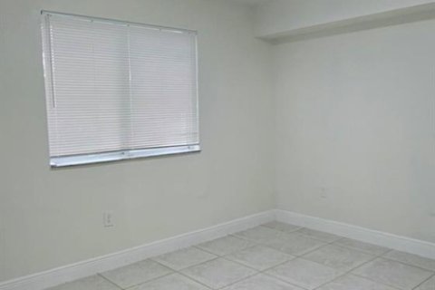 Condo in West Palm Beach, Florida, 2 bedrooms № 2188217 - photo 10