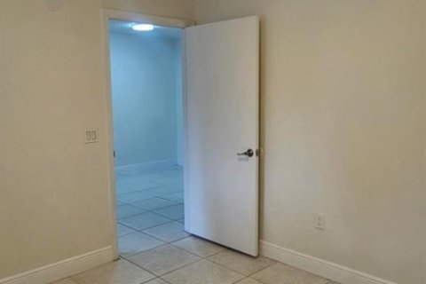 Condo in West Palm Beach, Florida, 2 bedrooms № 2188217 - photo 25