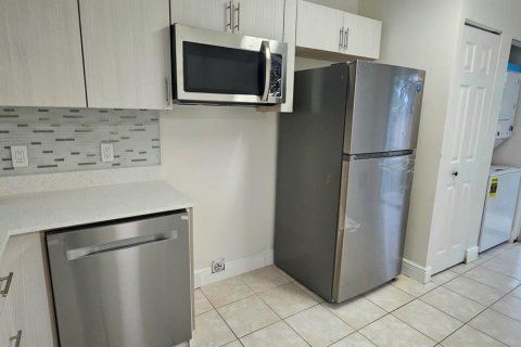 Condo in West Palm Beach, Florida, 2 bedrooms № 2188217 - photo 4