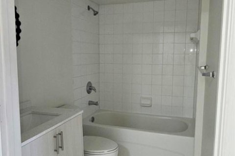 Condo in West Palm Beach, Florida, 2 bedrooms № 2188217 - photo 22