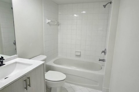 Condo in West Palm Beach, Florida, 2 bedrooms № 2188217 - photo 12