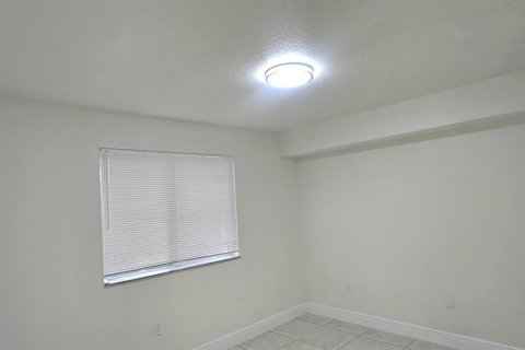 Condo in West Palm Beach, Florida, 2 bedrooms № 2188217 - photo 15