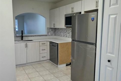 Condo in West Palm Beach, Florida, 2 bedrooms № 2188217 - photo 13