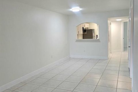 Condo in West Palm Beach, Florida, 2 bedrooms № 2188217 - photo 17
