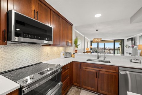 Condo in Saint Pete Beach, Florida, 2 bedrooms  № 1542101 - photo 9