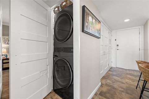 Condo in Saint Pete Beach, Florida, 2 bedrooms  № 1542101 - photo 25