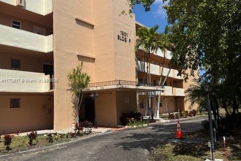 Copropriété à vendre à Miami, Floride: 1 chambre, 83.43 m2 № 1974100 - photo 1