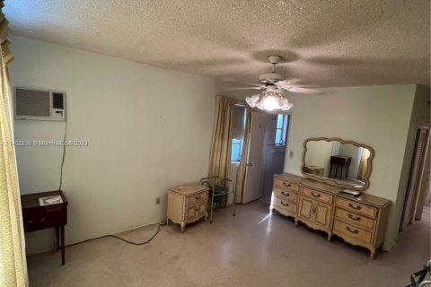 House in Coral Gables, Florida 2 bedrooms, 118.54 sq.m. № 1874560 - photo 14